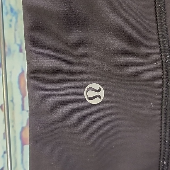 LILULEMON cropped leggings size 4 - Picture 3 of 4